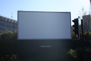 Vallas publicitarias en blanco y sin campaña en Newfoundland Circus, Bristol, en marzo de 2026