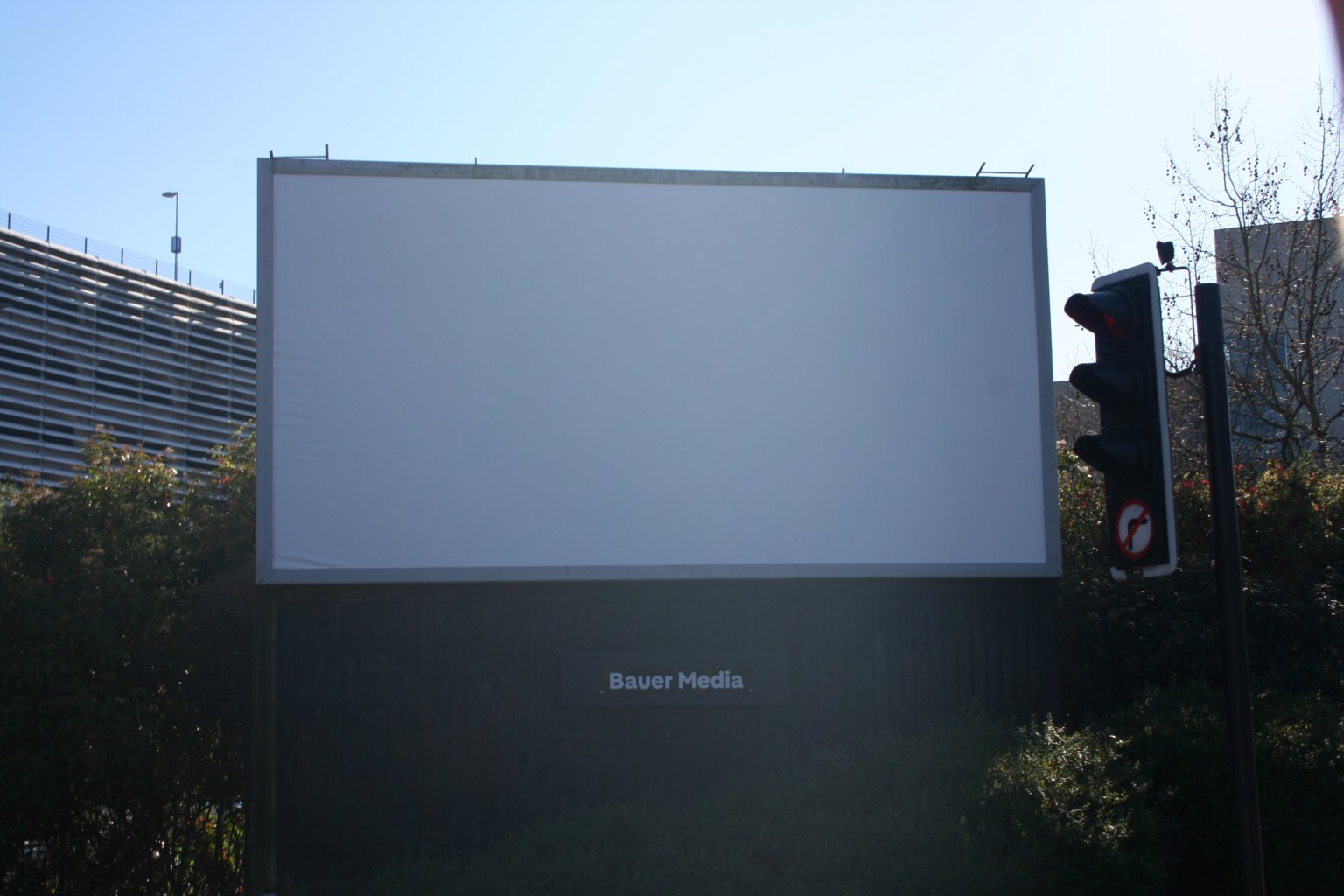 Vallas publicitarias en blanco y sin campaña en Newfoundland Circus, Bristol, en marzo de 2026