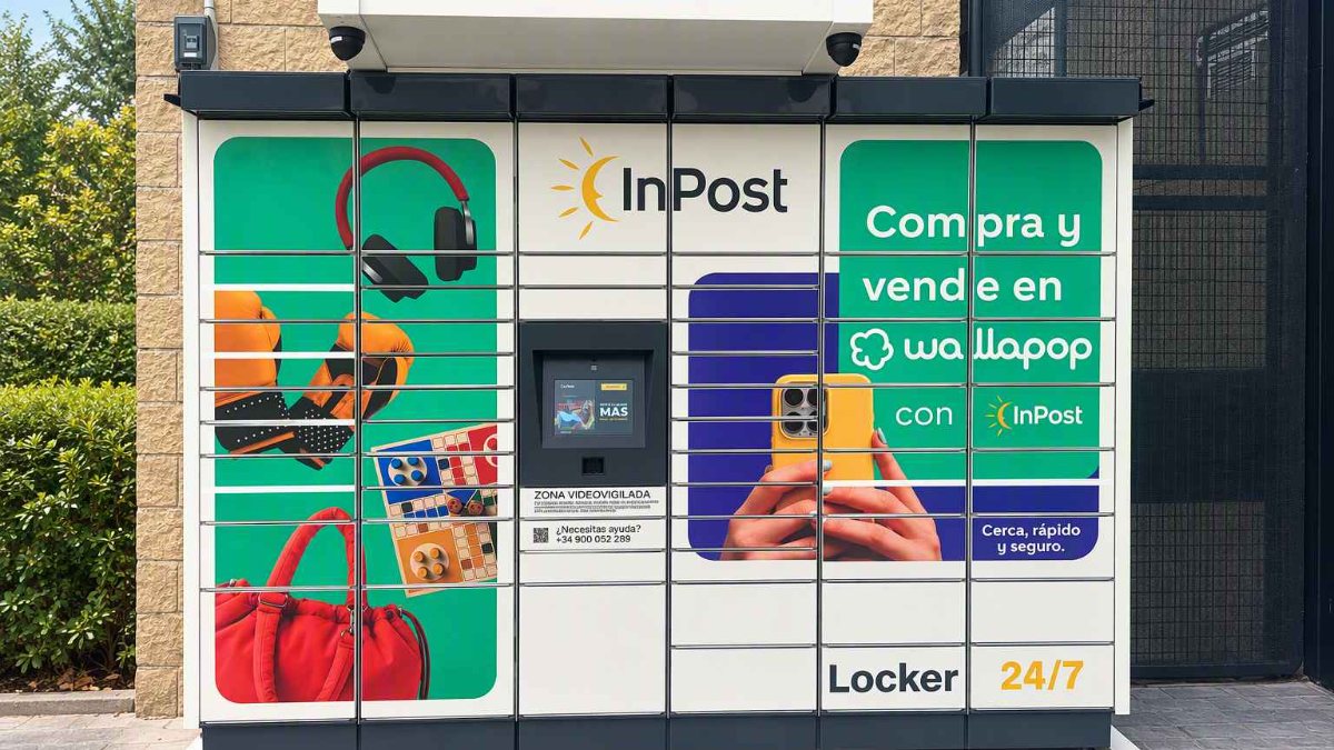 Taquilla de InPost rotulada con la campaña «Compra y vende en Wallapop»