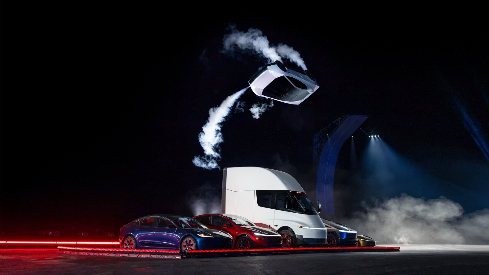El nuevo Tesla Roadster en el aire, girando sobre un Semi, un Cybertruck y otros modelos de Tesla durante su presentación en Texas